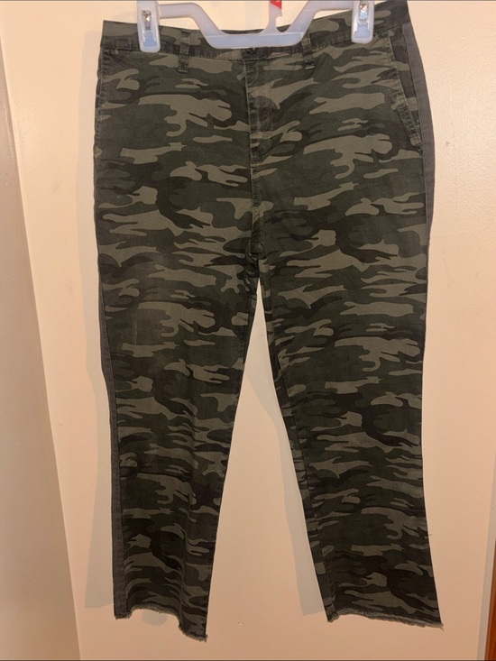 Buffalo David Bitton Pants - NWOT! Buffalo by David Bitton Women’s Olive Camo Utility Pants Size 8